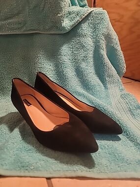 Classic Black Women's Pointed-Toe Pumps
